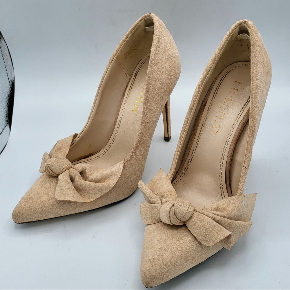 Faux Suade pumps in Cream color